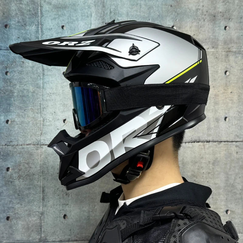 Motorcycle Helmet with free Gloves and Mask