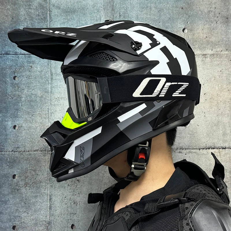 Motorcycle Helmet with free Gloves and Mask